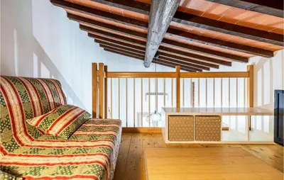 Area soggiorno di Gorgeous Apartment In Rignano Sull'arno