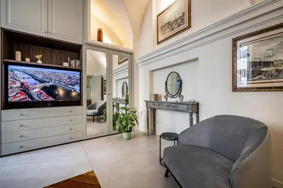 TV o dispositivi per l'intrattenimento presso Dimora Collection - Le Corti - Boutique Luxury Suites in a Restored 13th Century Convent, with Sauna and Gym