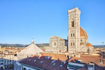 Vista generica su Firenze o vista sulla città dall'interno dell'affittacamere