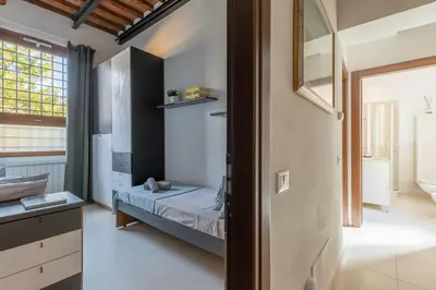 Letto o letti in una camera di Colonica San Cresci alle porte di Firenze 6 pax free parking