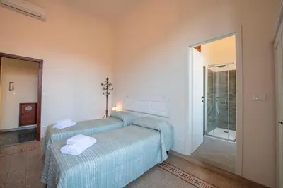 Letto o letti in una camera di Pilastri Terrace by Mamo Florence