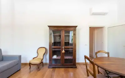 Area soggiorno di Airy One Bedroom With Terrace Near Palazzo Pitti