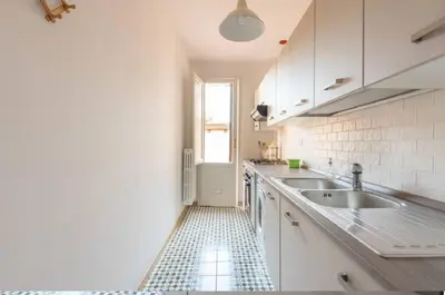 Cucina o angolo cottura di Airy One Bedroom With Terrace Near Palazzo Pitti