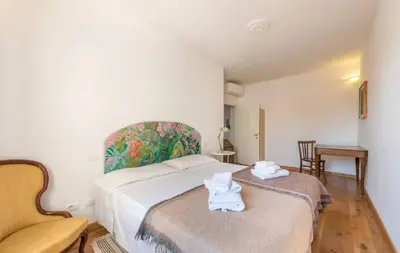 Letto o letti in una camera di Airy One Bedroom With Terrace Near Palazzo Pitti