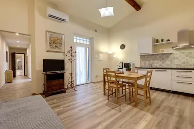 Cucina o angolo cottura di Civico 5 Florence - Silenzioso appartamento nel cuore di Firenze San Lorenzo