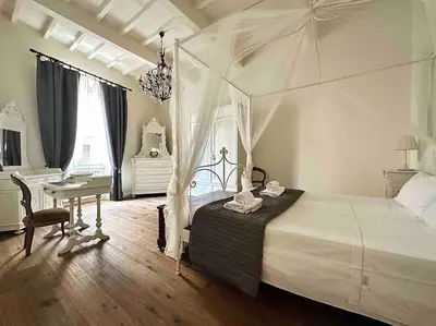 Letto o letti in una camera di Luxury apartment close to S. Frediano – Victor