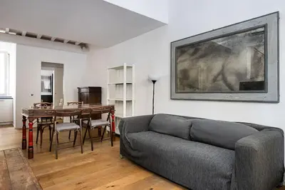 Area soggiorno di UNYCA - Charming San Lorenzo Apartment Florence