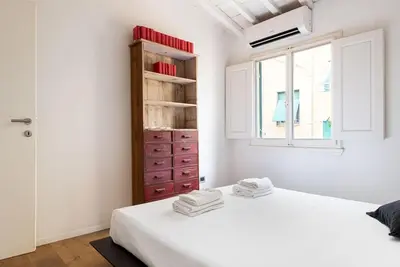 Letto o letti in una camera di UNYCA - Charming San Lorenzo Apartment Florence