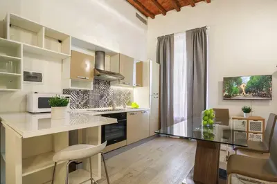 Cucina o angolo cottura di UNYCA - Central Studio in Florence 1