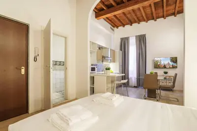 Cucina o angolo cottura di UNYCA - Central Studio in Florence 1