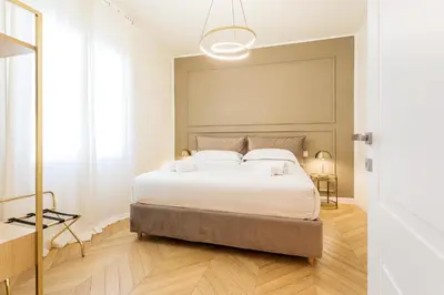 Letto o letti in una camera di Luxury apartment - KUKI STAY Ponte Vecchio