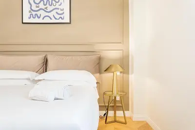 Letto o letti in una camera di Luxury apartment - KUKI STAY Ponte Vecchio