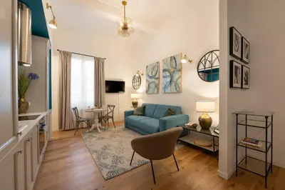 TV o dispositivi per l'intrattenimento presso Via dei Pepi 3 - Florence Charming Apartments - Chic retreat Apartment a few steps from Santa Croce Square