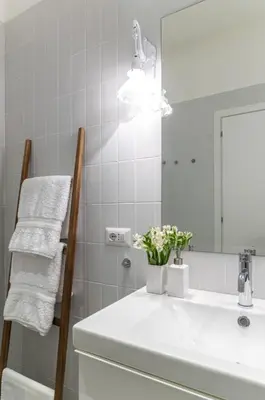 Bagno di Modern art apartment - Art pieces & eclectic deco
