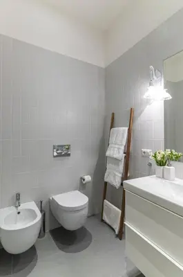 Bagno di Modern art apartment - Art pieces & eclectic deco