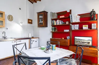 Cucina o angolo cottura di GuestHost - Arno River Quiet Apartment
