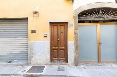 Facciata o entrata di GuestHost - La Casa di Poldina - Santo Spirito Sweet Studio