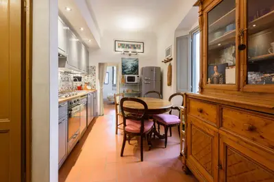 Cucina o angolo cottura di Casa torre via de' Nerì by Mmega