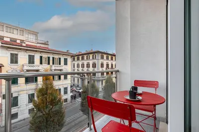 Balcone o terrazza di GuestHost - Florence Statuto Bright and Modern Apartment