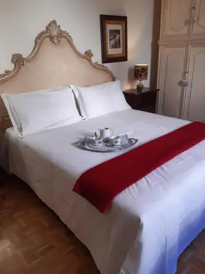 Letto o letti in una camera di Antiques lover's flat, Florence
