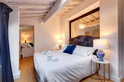 Letto o letti in una camera di Del Guanto Apartment by Mamo Florence