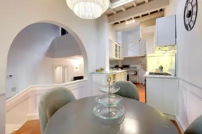 Cucina o angolo cottura di Del Guanto Apartment by Mamo Florence