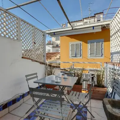 Del Guanto Apartment by Mamo Florence