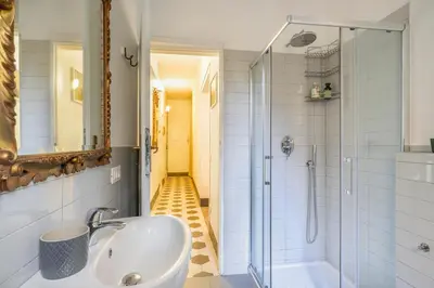 Bagno di One-bedroom apartment with Patio