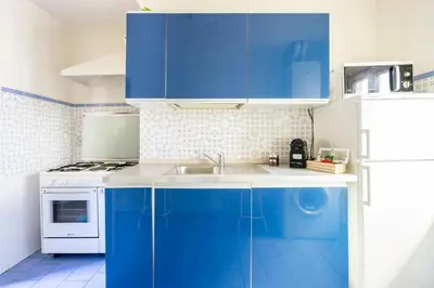 Cucina o angolo cottura di [Piazza Pitti]Luminoso Appartamento con Terrazzo e Parcheggio su richiesta