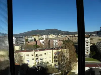 Vista generica sulle montagne o vista sulle montagne dall'interno dell'appartamento
