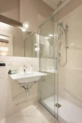 Bagno di Apartments Florence- Florence Dome with View