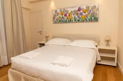 Letto o letti in una camera di Cozy Santa Maria Novella Uffizi Duomo 2beds-2baths