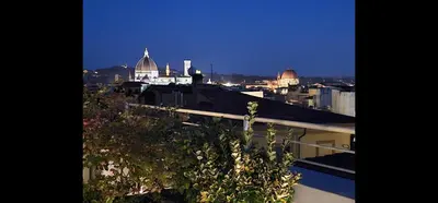 Vista generica su Firenze o vista sulla città dall'interno dell'appartamento