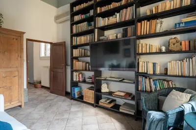 Biblioteca nell'appartamento