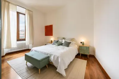 Letto o letti in una camera di Apartments Florence- Oricellai two bedroom apartment