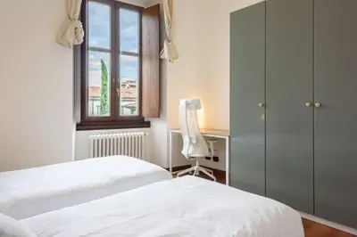 Letto o letti in una camera di Apartments Florence- Oricellai two bedroom apartment
