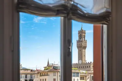 Vista generica su Firenze o vista sulla città dall'interno dell'appartamento