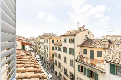Vista generica su Firenze o vista sulla città dall'interno dell'appartamento