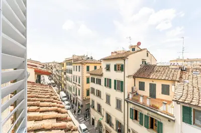 Vista generica su Firenze o vista sulla città dall'interno dell'appartamento