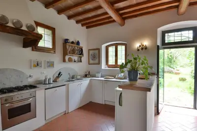 Cucina o angolo cottura di Fattoria il Leccio Independent Apartment on Florence Hills