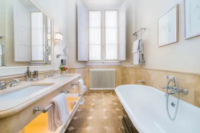 Bagno di Duca Marco-La Dimora degli Affreschi Florence