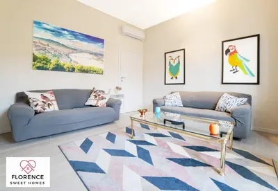 Area soggiorno di Tommaso Apartment with free parking by Florence Sweet Homes