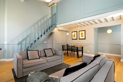 Area soggiorno di Stunning Apartment In Florence SMN