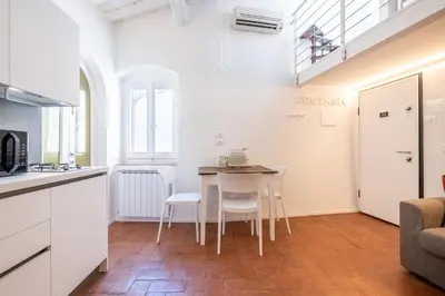 Cucina o angolo cottura di Quiet Hideway 650ft ponte Vecchio COSTA61