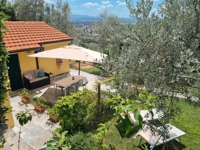 Paesaggio naturale nelle vicinanze della villa