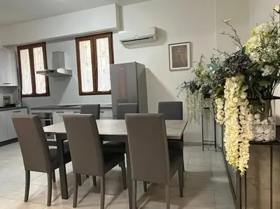 Cucina o angolo cottura di Bilocale confortevole a due passi dalla stazione