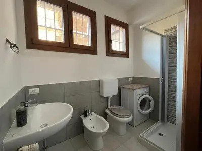 Bagno di Bilocale confortevole a due passi dalla stazione