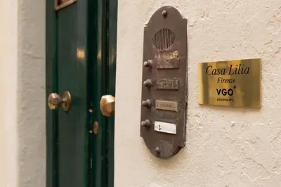 Certificato, attestato, insegna o altro documento esposto da Casa Lilia - Florence