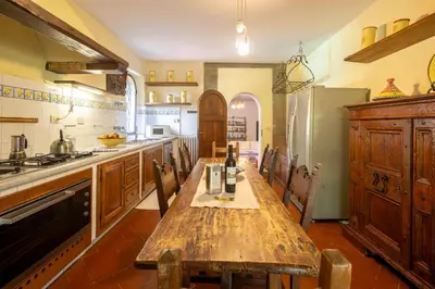 Cucina o angolo cottura di Villa la Selva by VacaVilla