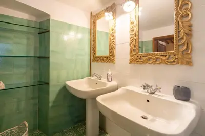 Bagno di Villa la Selva by VacaVilla